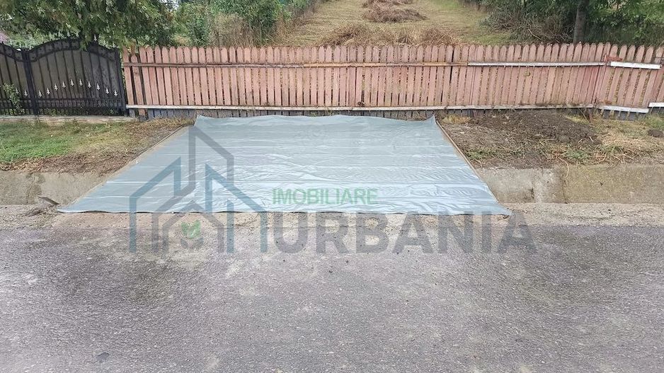 Teren intravilan central de vânzare în Roscani, Iași - 670 mp, ideal pentru casă la țară - Poză 1