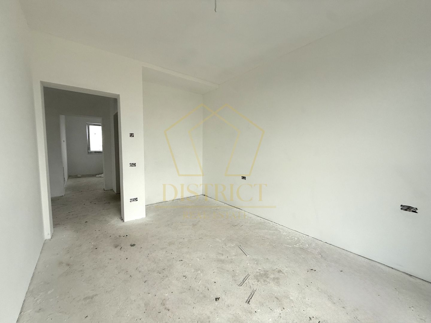 Duplex cu bucatarie inchisa si 4 camere | Sacalaz - Poză 2