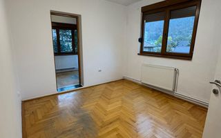 De inchiriat vila cu priveliste spectaculoasa - ideal spatiu comercial - Poză 35