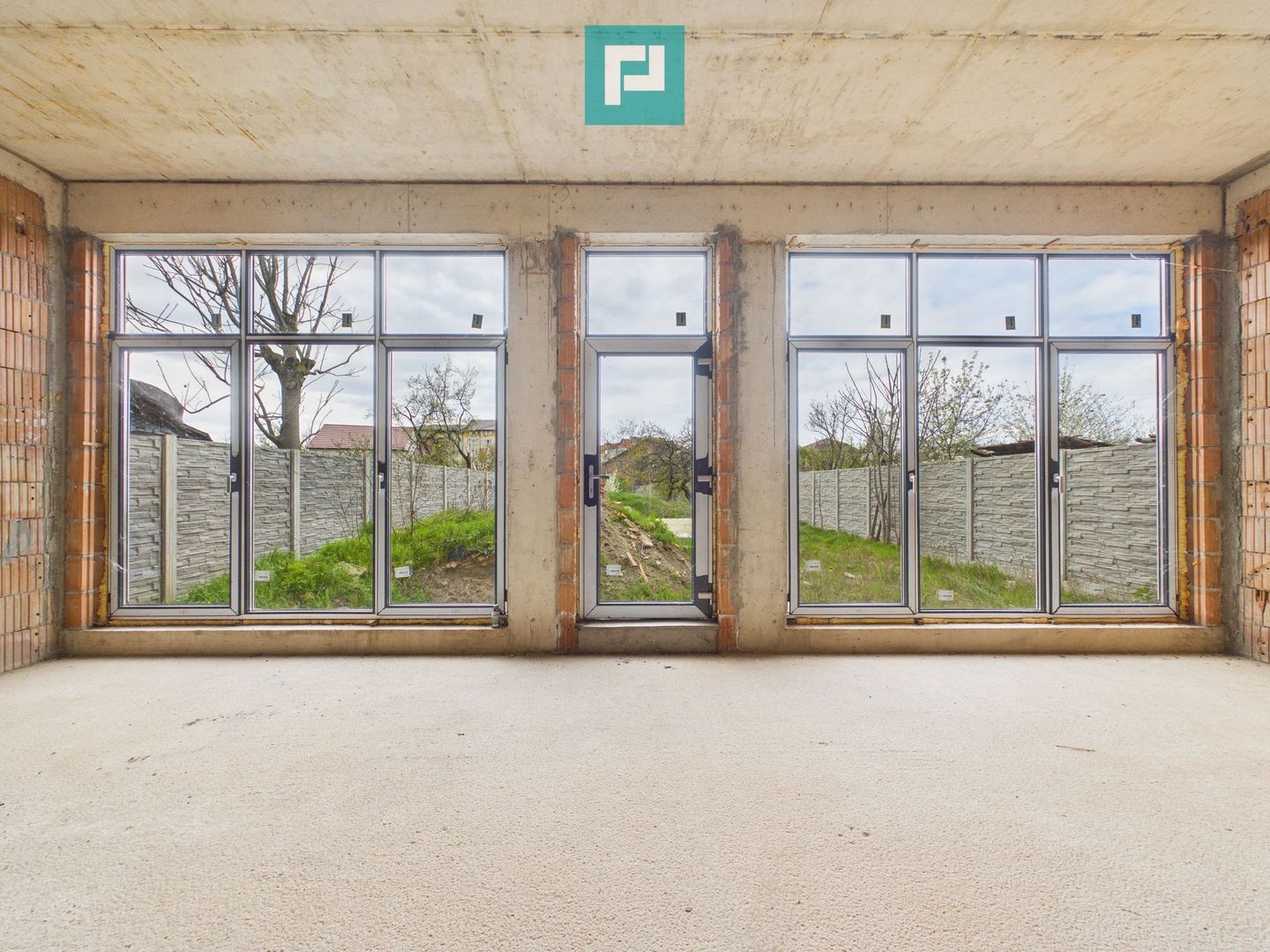 Casă la roșu cu piscină-Pârneava-767 mp teren - Poză 3