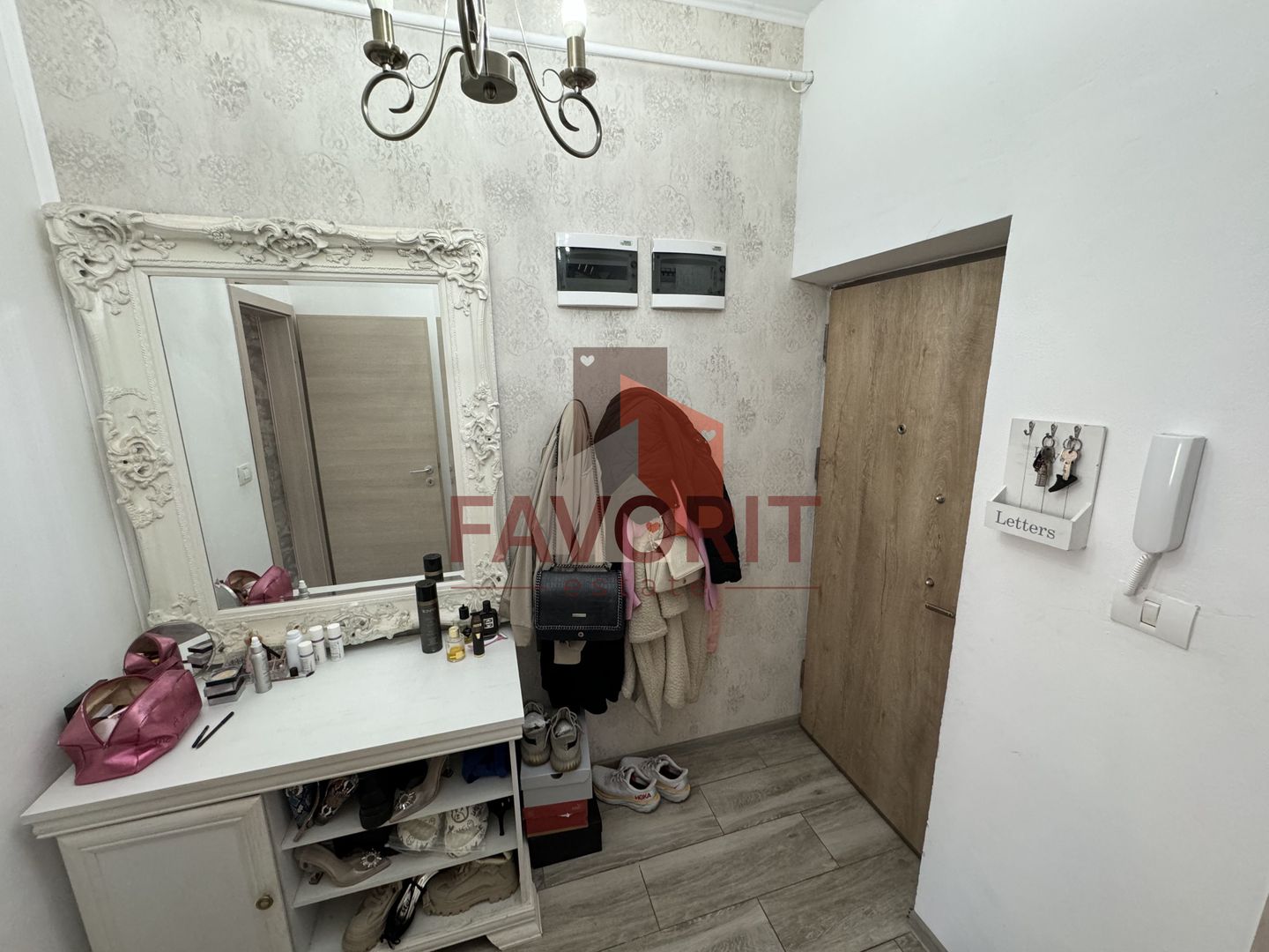 Mobilat si utilat. Pozitie excelenta. Villa construita in 2017 - Poză 5