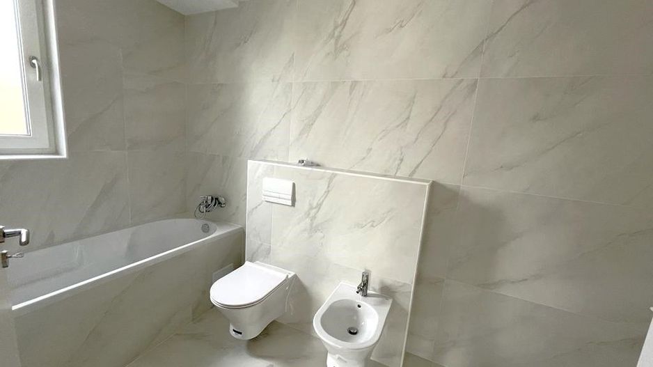 COMISION 0! Duplex finalizat cu 5 camere si 3 bai. Panouri fotovoltaice. - Poză 6