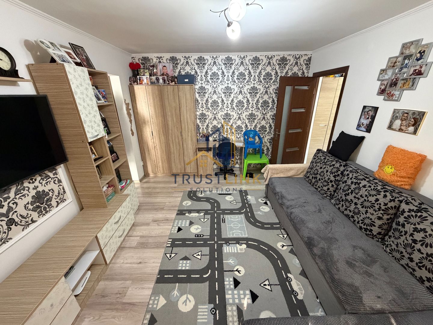 Apartament 2 camere renovat mobilat Salaj Aleea Bacau - Poză 1