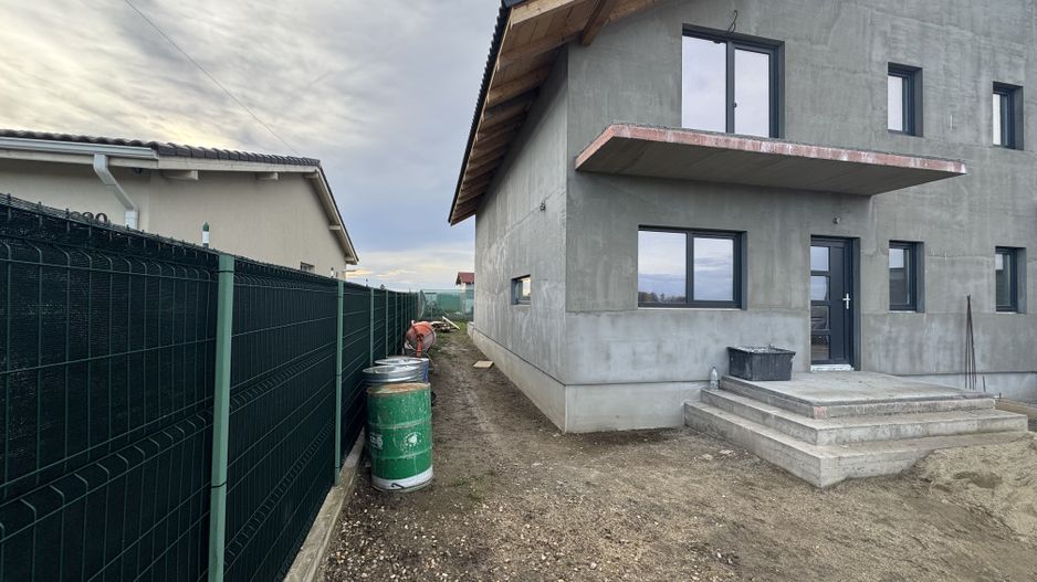 Sanmihaiul Roman Duplex P+M,4 Camere,terasa spatioasa - Poză 3
