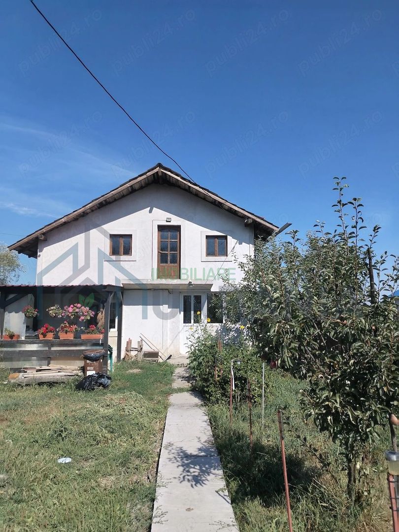 Casă mansardată în sat Osoi, Comuna Comarna, acces direct la drum județean - Poză 1