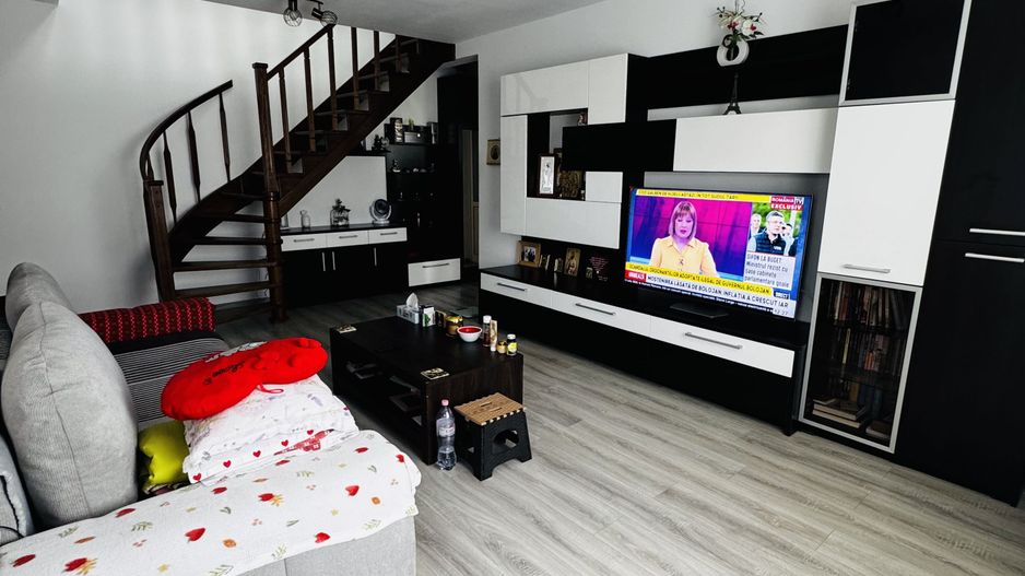 Apartament de vânzare cu 3 camere - Poză 2