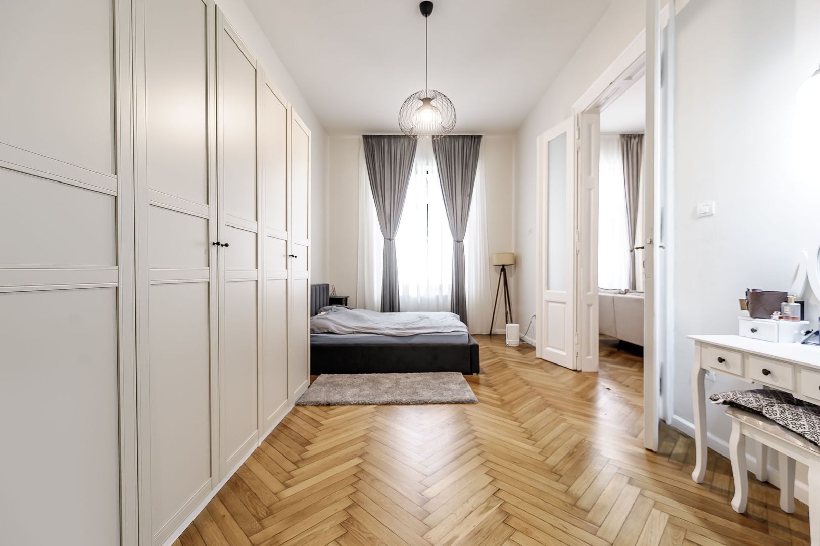 PROPRIETATE VÂNDUTĂ Apartament premium cu 3 camere Ultracentral - Poză 7