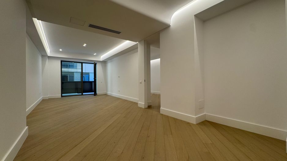 3 CAMERE || CORTINA 126 || EROUIANCU NICOLAE - Poză 1