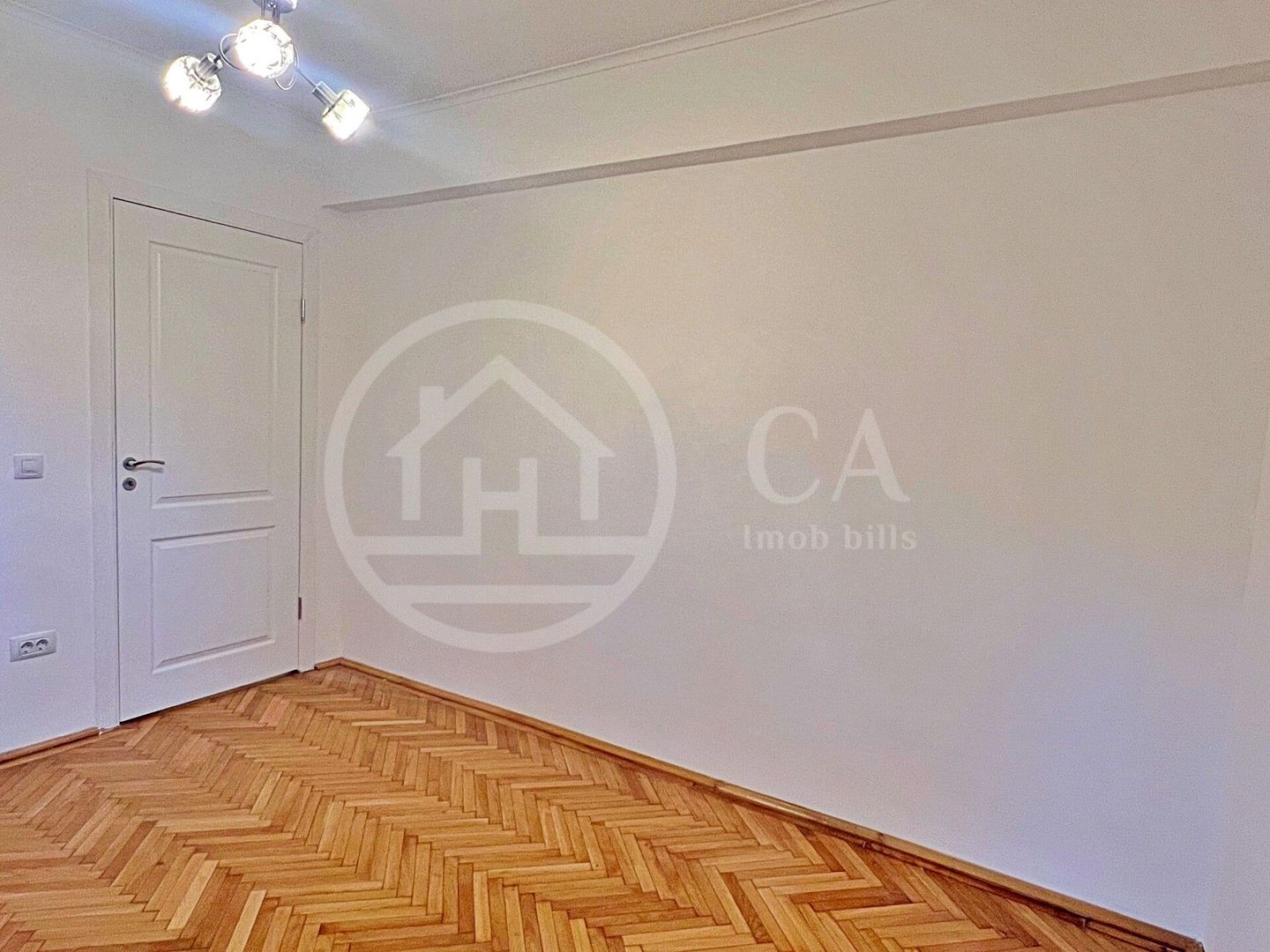 Apartament cu 3 camere de vânzare in cartierul Rogerius, Oradea - Poză 2