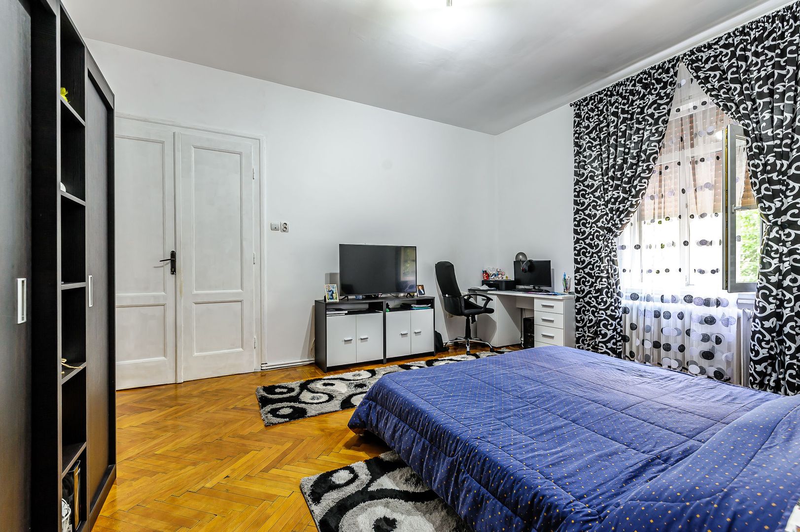 Apartament cu 2 camere, ultracentral, etajul 1 - Poză 4