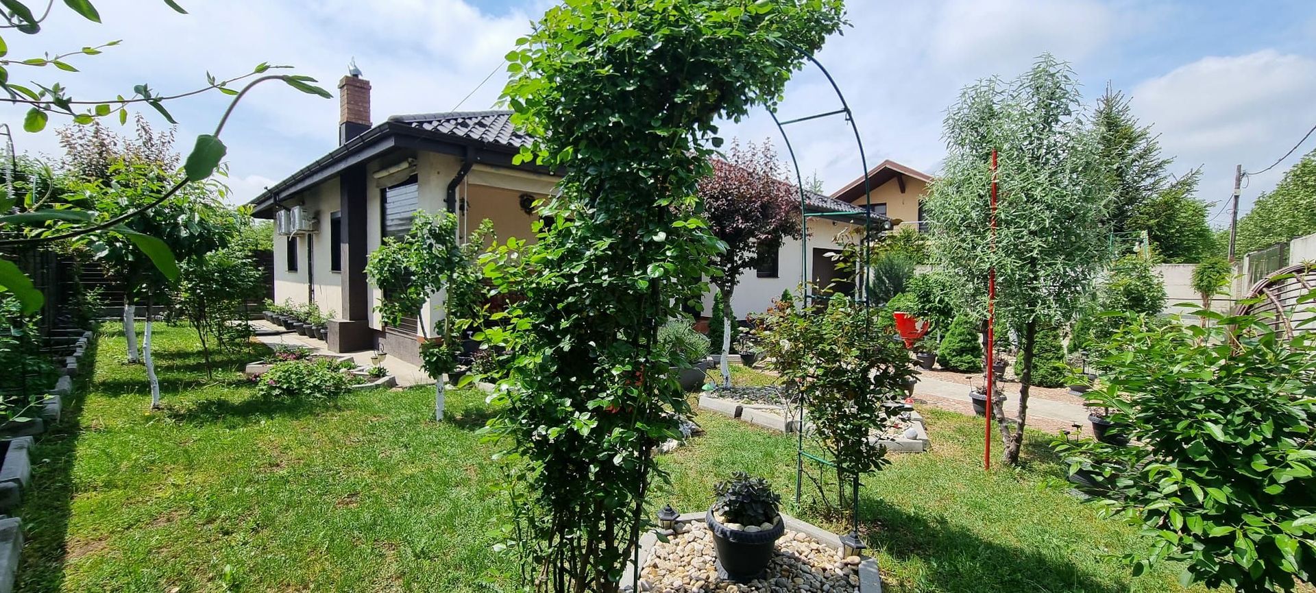 Parter cu structură pentru etaj, curte amenajată și organizare impeca - Poză 42