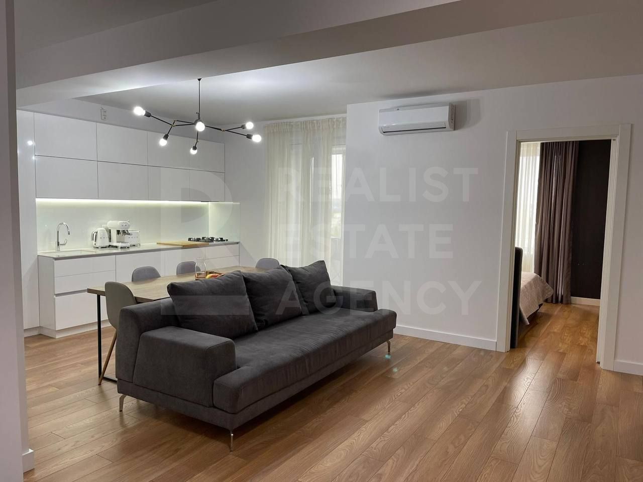 Chirie, apartament 2 camere 80 mp , bd. Decebal, Botanica - Poză 1