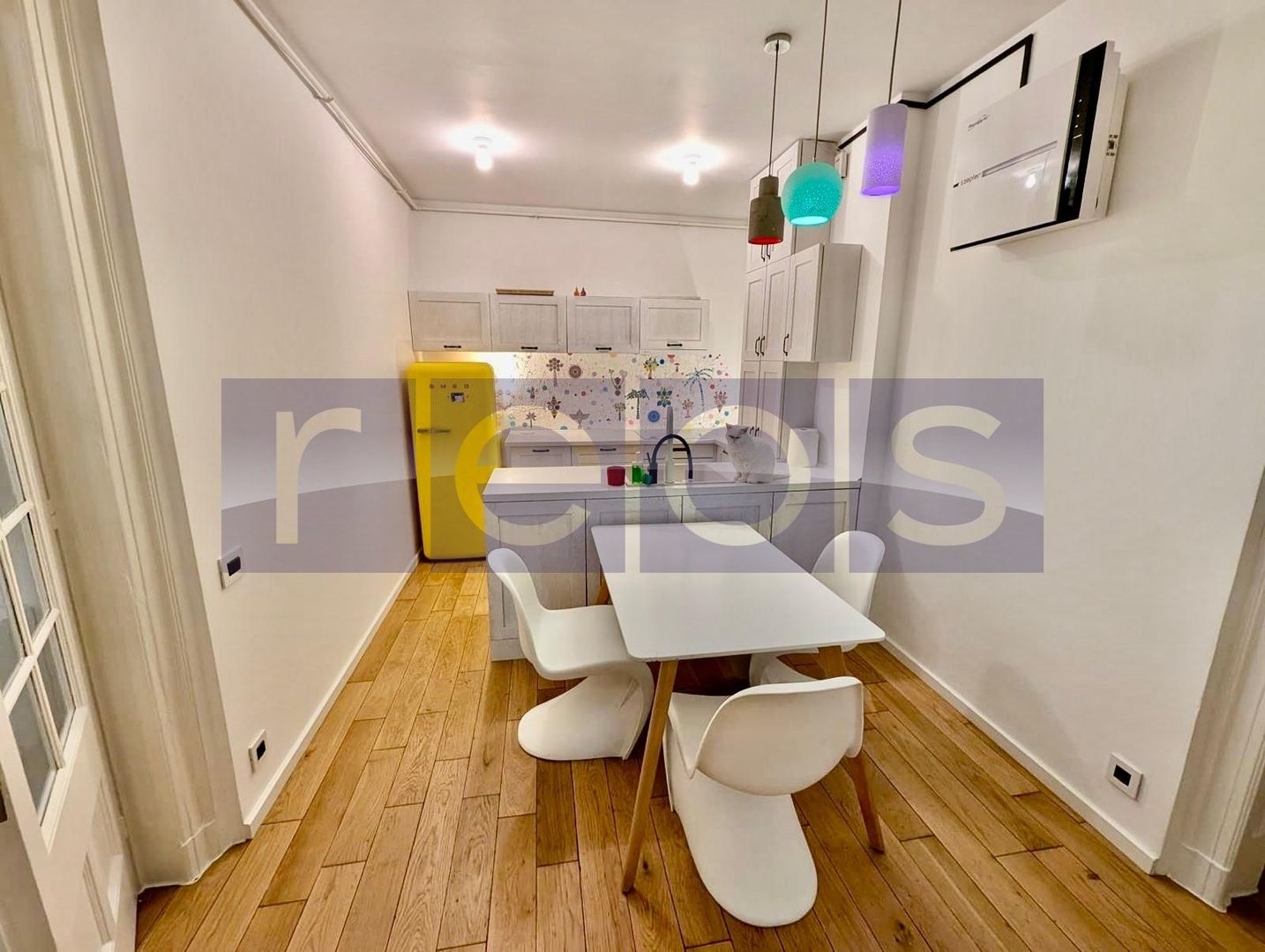 VANZARE APARTAMENT SUPERB 2 CAMERE VILA PIATA VICTORIEI DOROBANTI 64MP RENOVAT - Poză 1