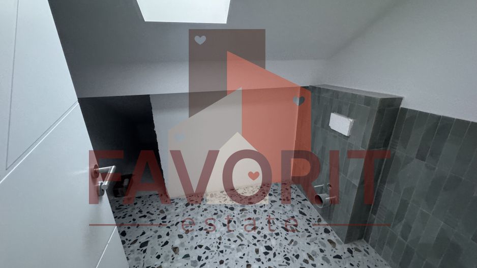 Apartament pe 2 nivele. In spate la LIDL Giroc. Pret excelent. - Poză 16