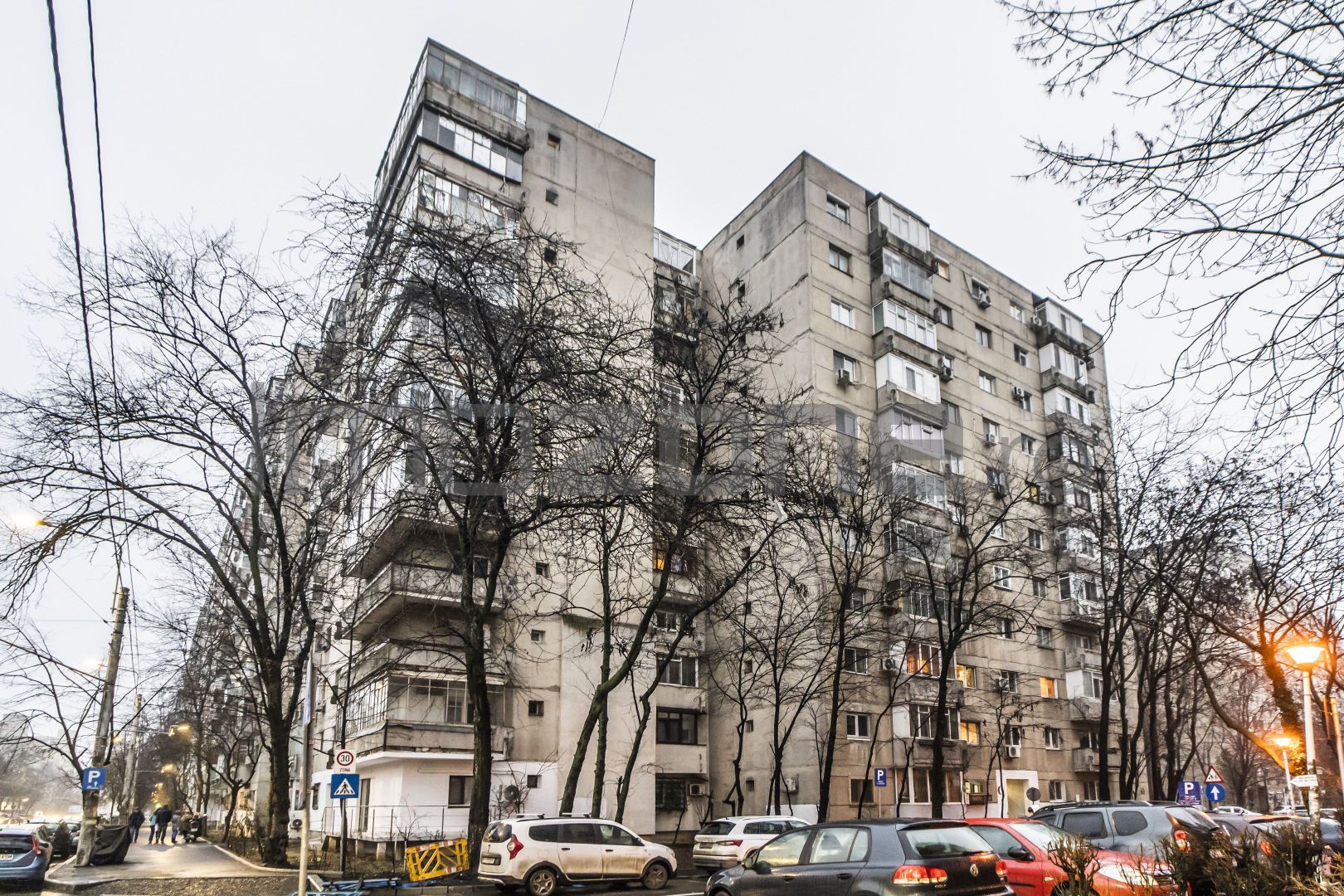 1 Mai nr. 29, 3 camere, 4/10, bloc stradal, c-tie 1980, bucatarie mare, 2 bai - Poză 12