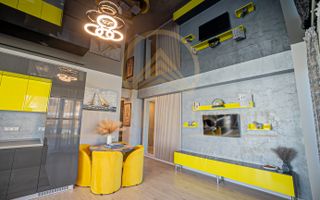 Răsărit peste mare, apus peste lac – apartament premium în Mamaia - Poză 1