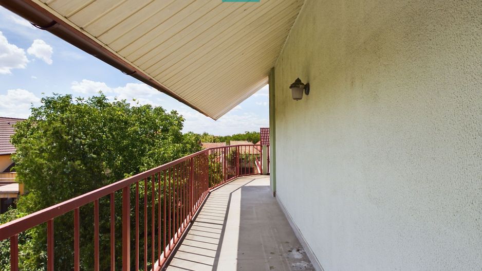 Vilă cu 3 apartamente în zona Parneava - Poză 27