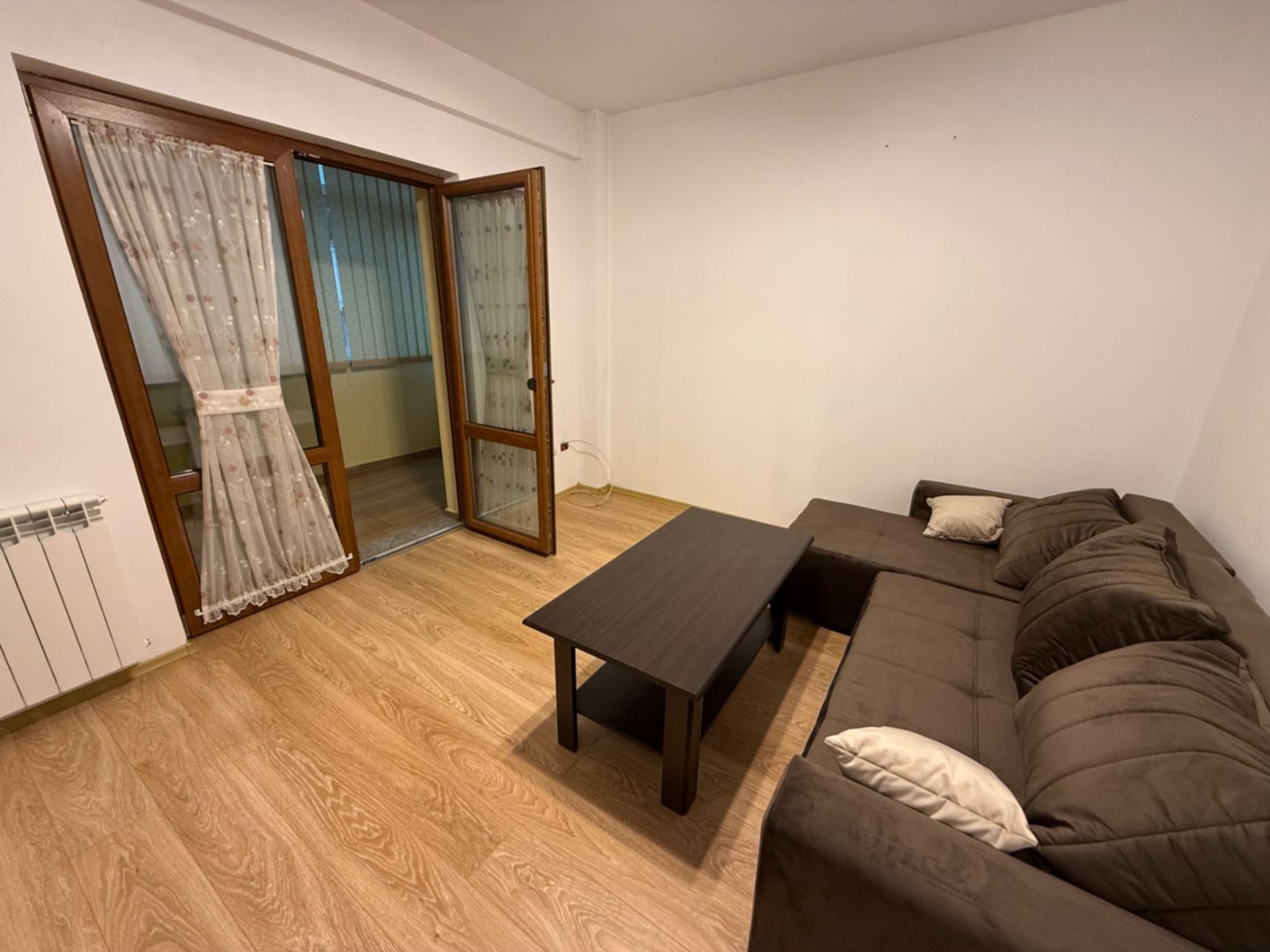 Apartament 3 camere de închiriat | Zonă centrală | Etaj 1 - Poză 1