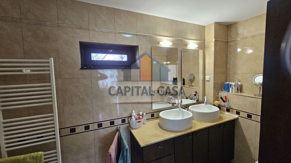 ​Vilă de Lux Unică în Ploiești | 690 mp Utili | Piscină Interioară - Poză 14