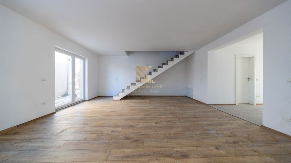 Casă modernă cu curte privată, aproape de Brașov – Cartierul Izvor - Poză 1