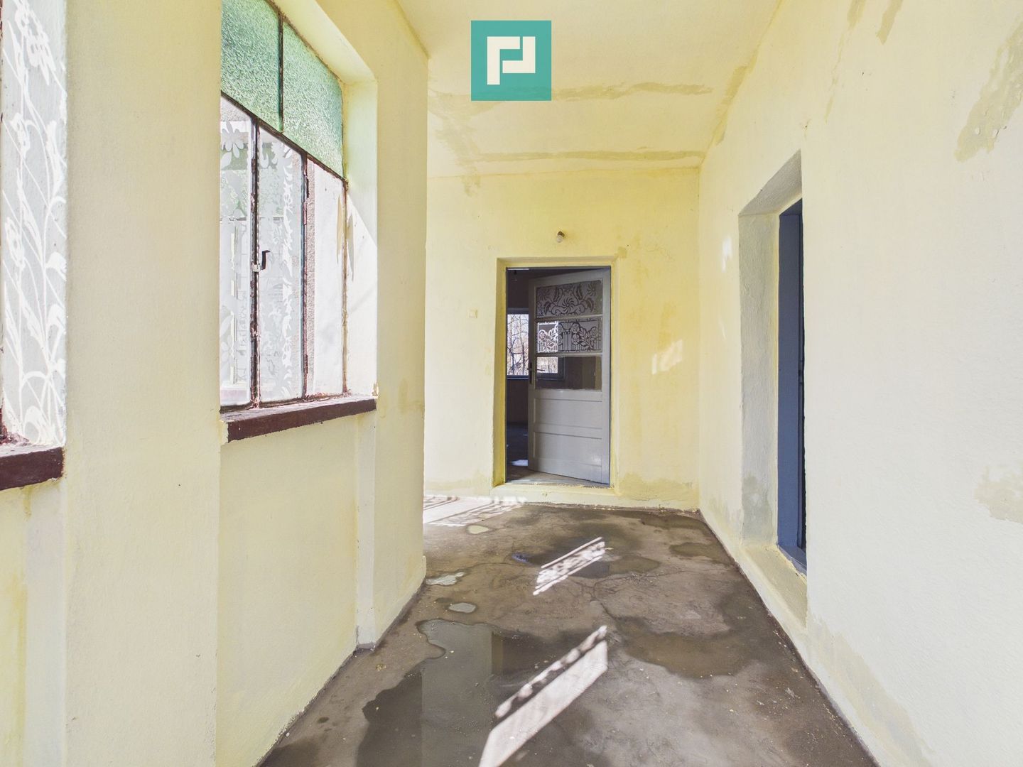 Casă cu teren generos de 6.000 m² - Poză 1