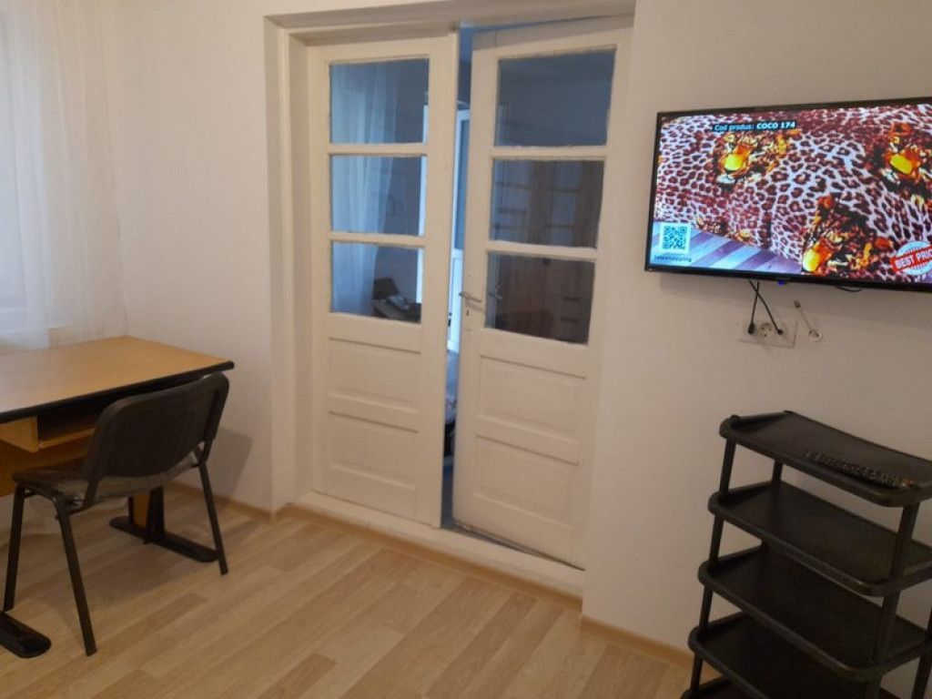 Dristor, Piata Ramnicu Sarat, casa - Poză 11