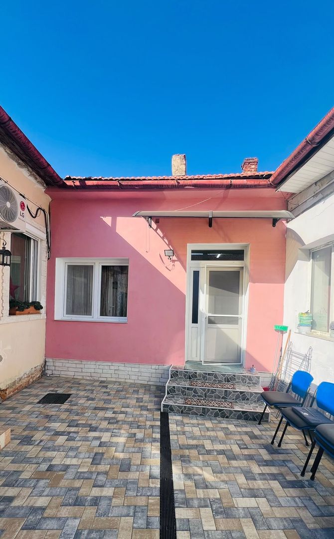 Apartament cu 2 camere la curte comuna , zona centrala - Poză 6