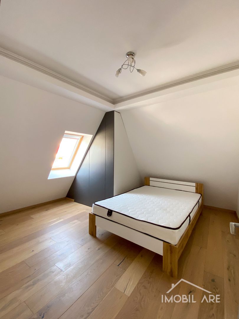 Apartament de lux cu 4 camere la mansardă - Poză 8