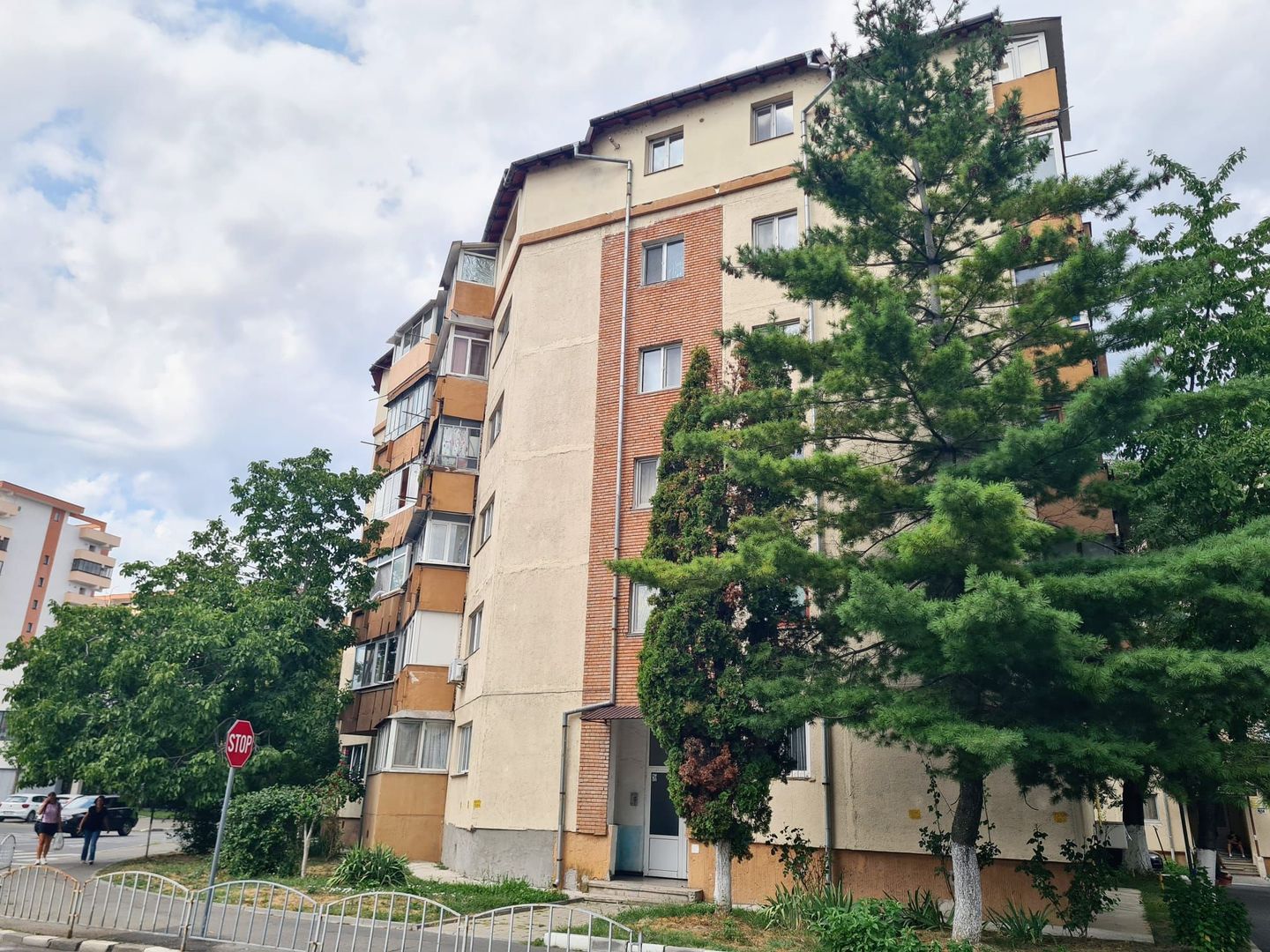 Apartament 3 camere - Centru - Etaj 4/5 - Poză 2