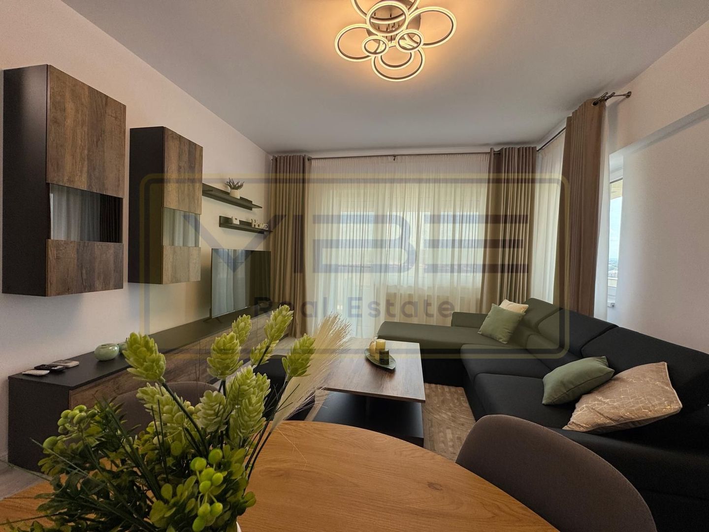 Apartament 2 camere decomandat cu parcare subterana  Unirea Towers - Poză 1