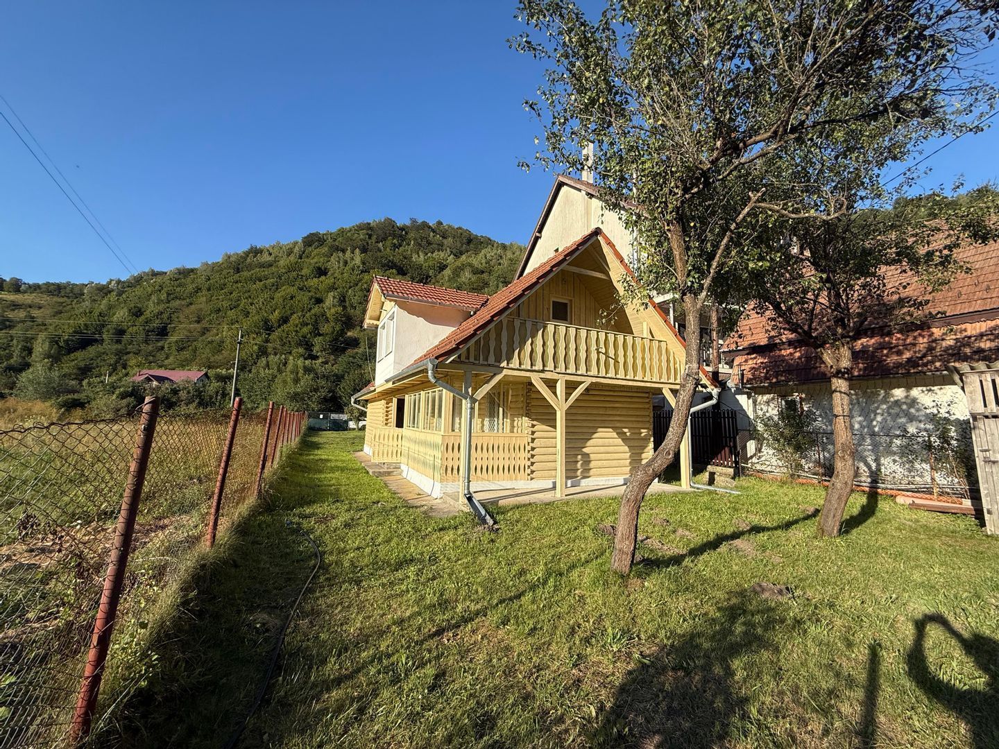 Casa de vacanta de vanzare pe Valea Lotrioarei - Poză 1