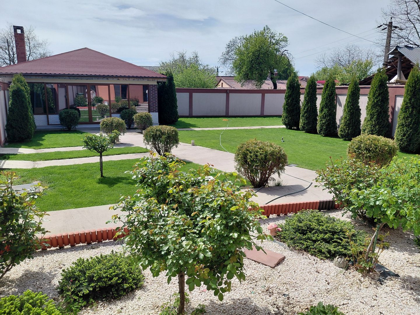 Casă complet utilată cu curte de poveste – la câteva minute de Galați! - Poză 1