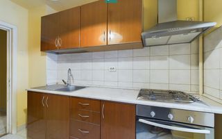 Apartament cu 3 camere, etaj intermediar - Poză 7