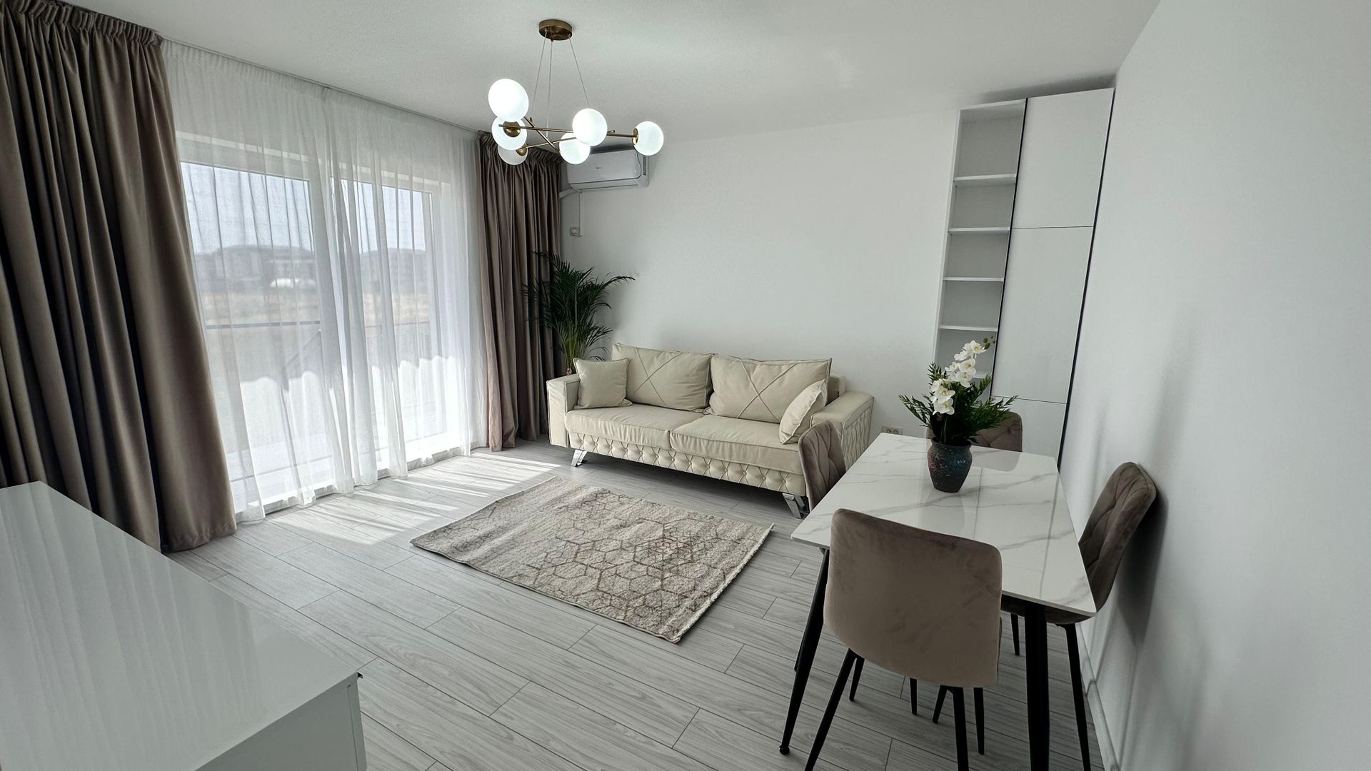 AP. 2 CAMERE MIRAL RESIDENCE, PARCARE, CURTE 60 MP, BLOC NOU, CENTRALA - Poză 2