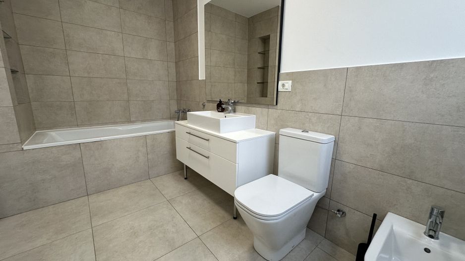 Apartament in vila cu curte-  Dumbravita - Poză 12