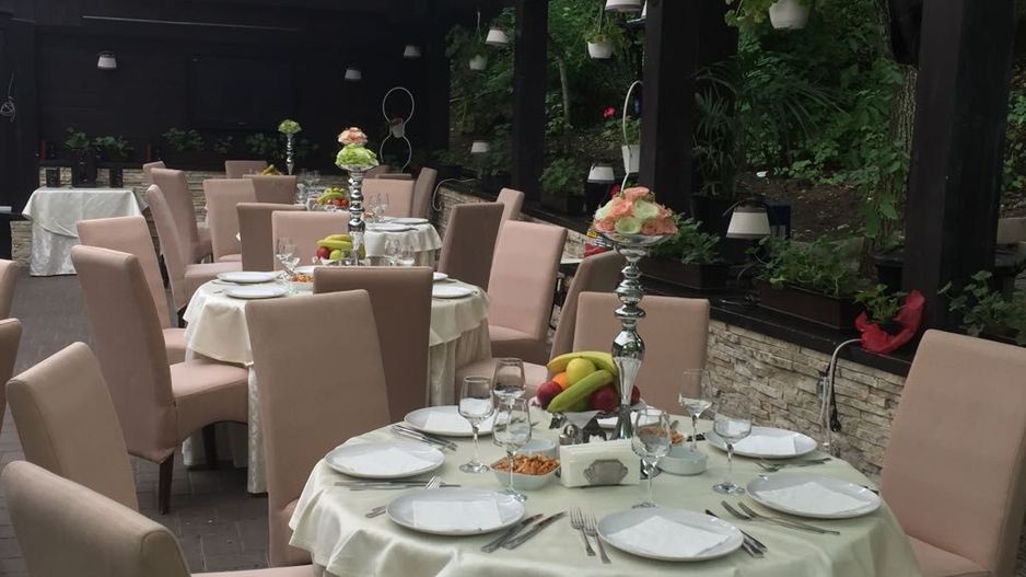 Restaurant de prestigiu cu 30 ani de traditie Parcul Carol - Poză 2