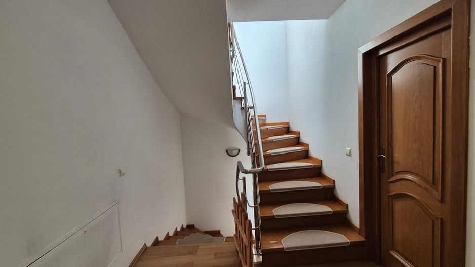 Inchiriere vila 5 dormitoare S + P + 1E + M zona Erou Iancu Nicolae - Poză 7