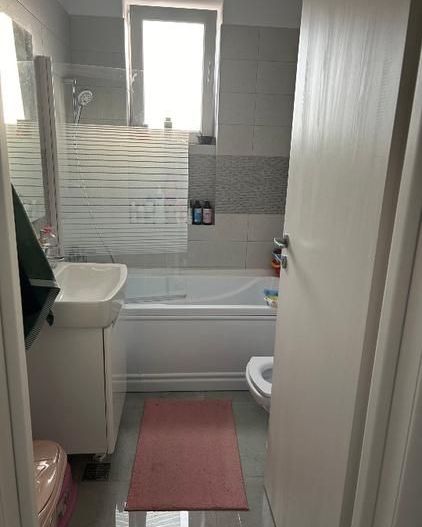 vand  apartament  2 camere utilat si mobilat - Poză 7