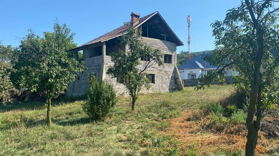 Casă P+1 la roșu, locul tău de refugiu în natura - Suduleni, Izvoare - Poză 1