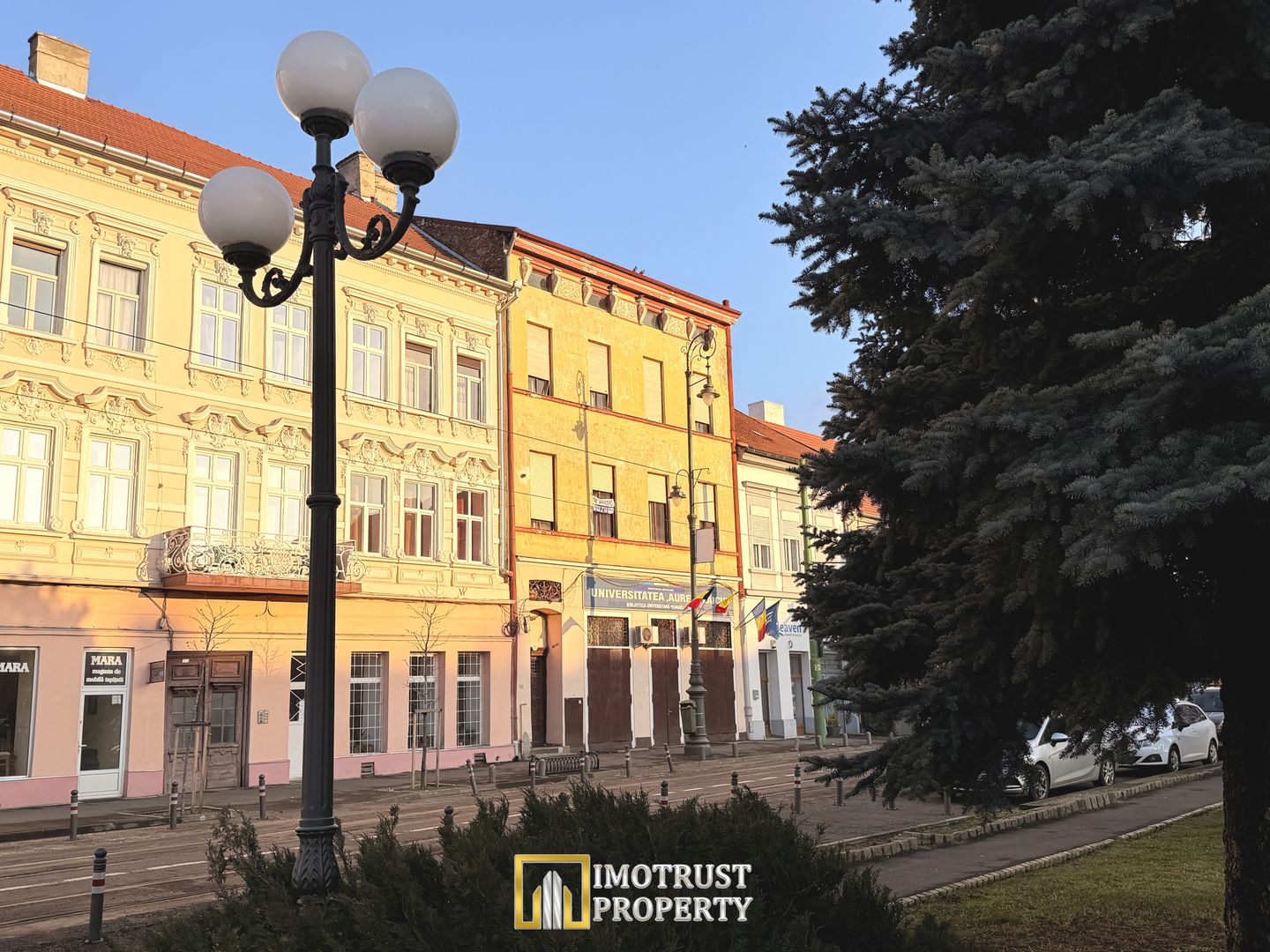 Vânzare apartament 4 camere, ultracentral 150 mp, 4 boxe incluse - Poză 3