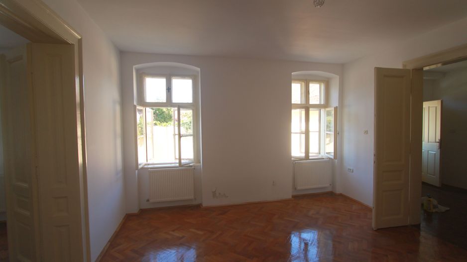 Casa singur in curte-zona Girocului - Poză 2