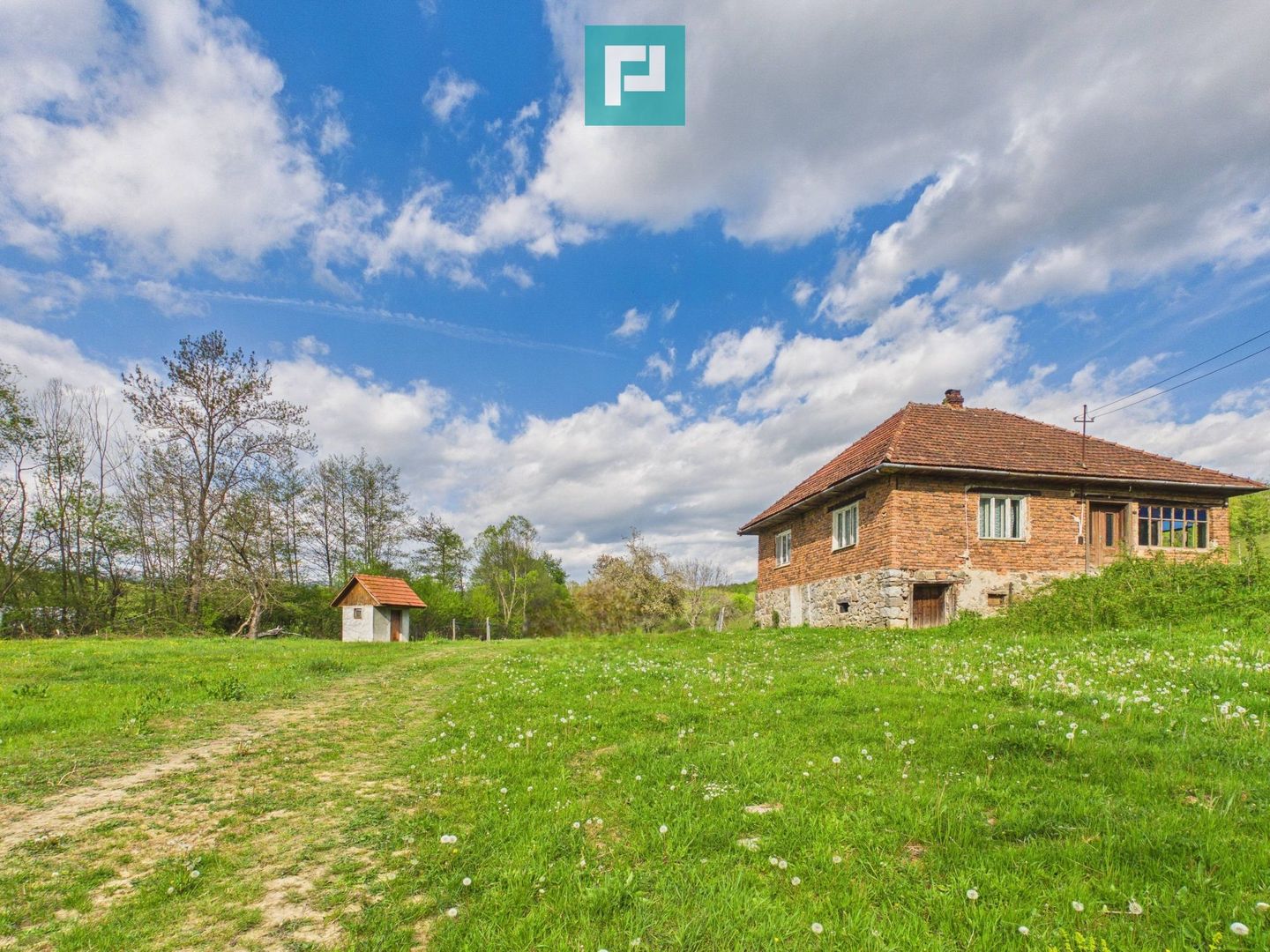 Casă cu teren de 17.681 mp, în loc. Hălmăgel, Arad - Poză 1