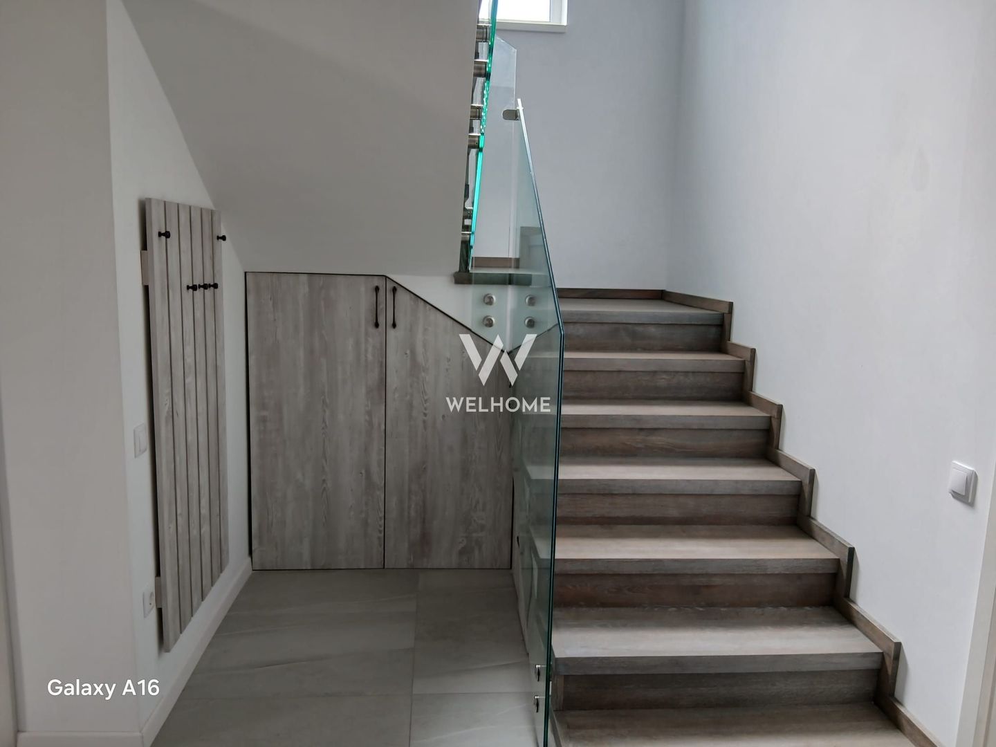 De închiriat – casă superbă cu 3 dormitoare, terasă și curte, Șelimbăr - Poză 9