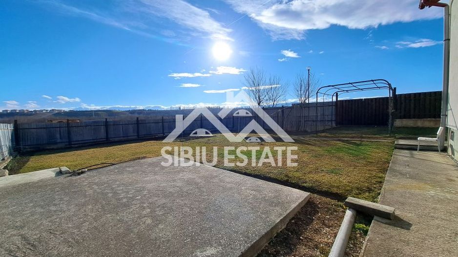 Casa Sibiu cu pivnita si garaj, curte mare - Poză 7