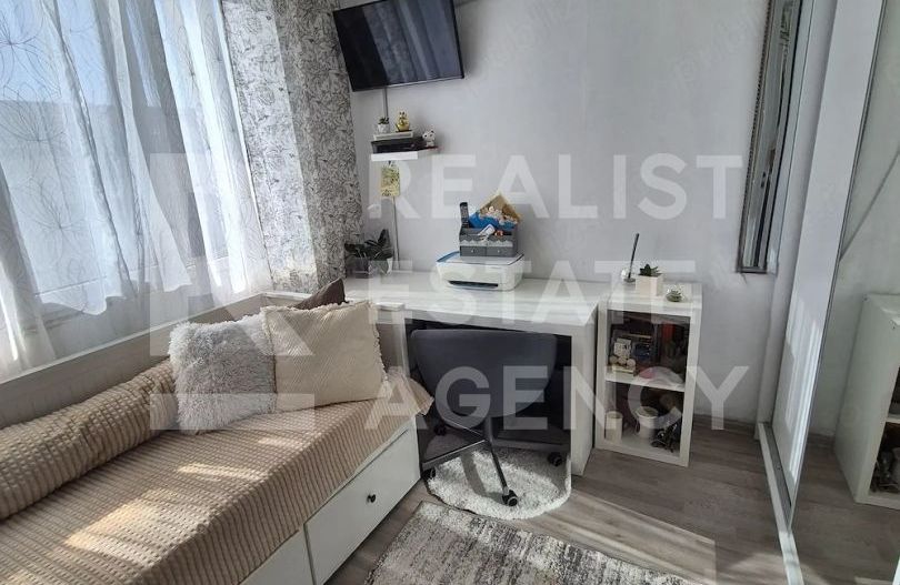 Vânzare, apartament cu 3 camere în zona Gorjului - Poză 5