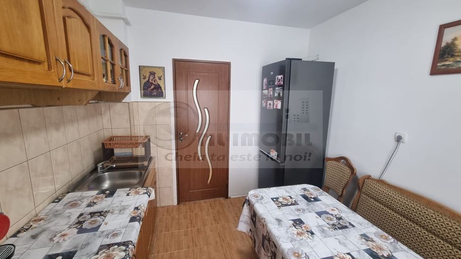 Ap. 3 camere decomandat, etaj intermediar, renovat si mobilat ! - Poză 2