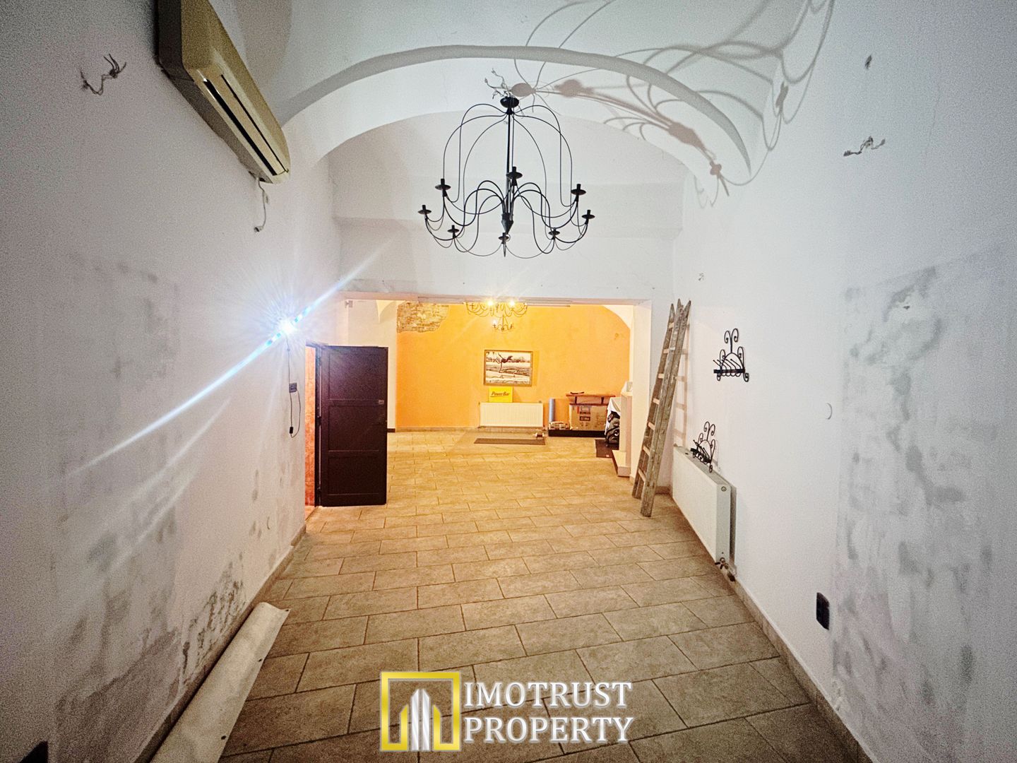 Spatiu comercial de inchiriat zona Bou Rosu - Poză 2