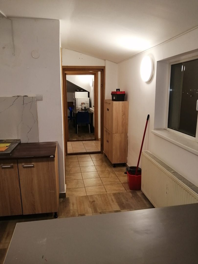 Etaj de inchiriat/ camere+ bai/bucatarie/spalatorie - Poză 16