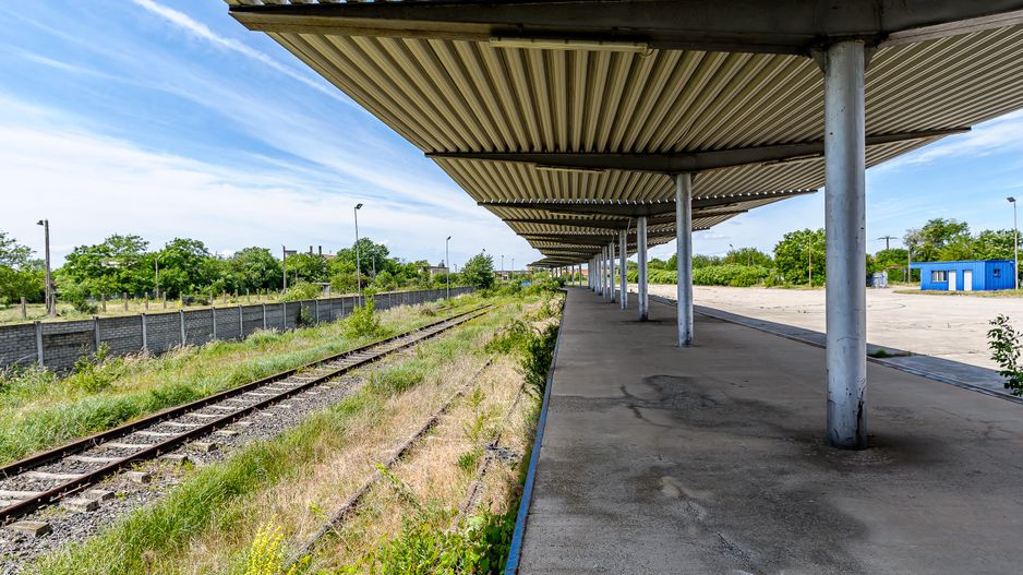 REZERVAT: Platformă betonată cu acces direct la calea ferată - Poză 3