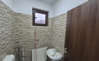 Spatiu de birouri generos - Poză 11